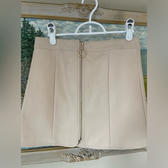 Forever 21 light Beige pleather Zip-Front gold zipper Mini Skirt size SMALL - Picture 4 of 6